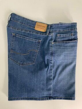 Signature Levi Strauss Jeans Womens 14 W32 Blue Mid Rise 5-Pocket Shorts 189